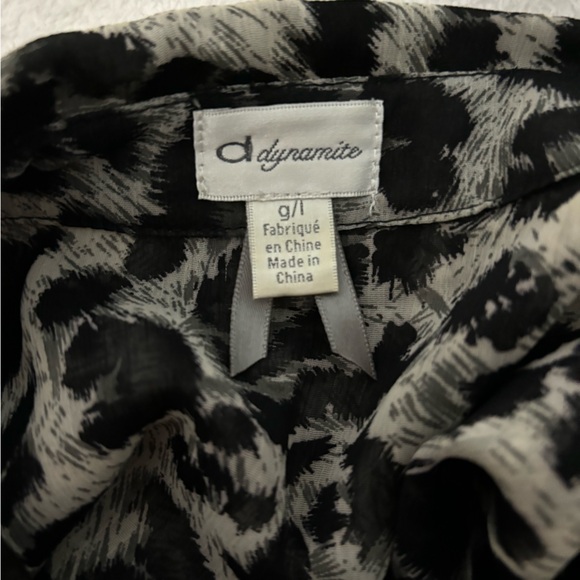 3/$35. Button Up Blouse. Dynamite. Size Large. - Picture 5 of 5